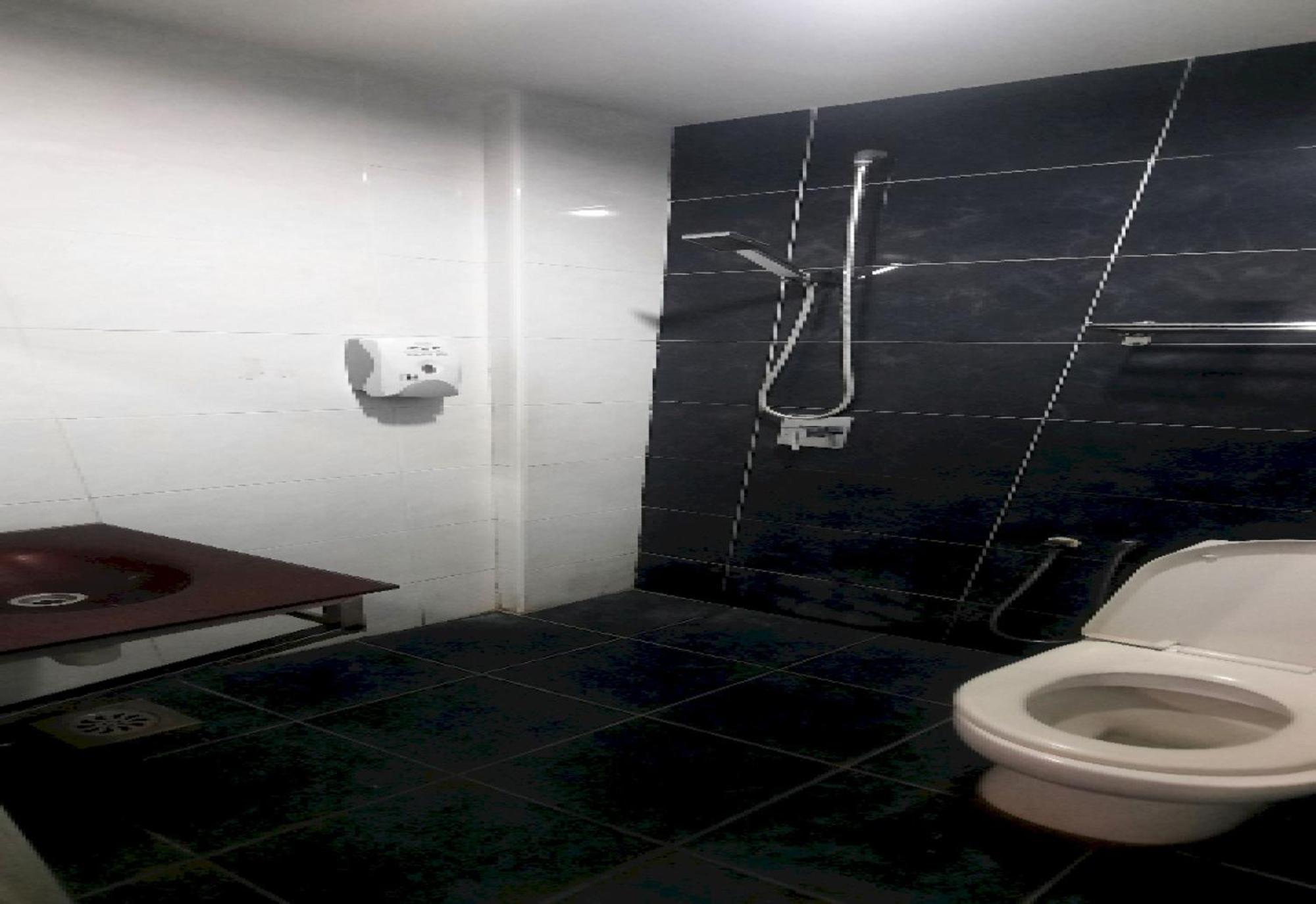 Super Oyo 90724 Rg Hotel Air Hitam Zewnętrze zdjęcie