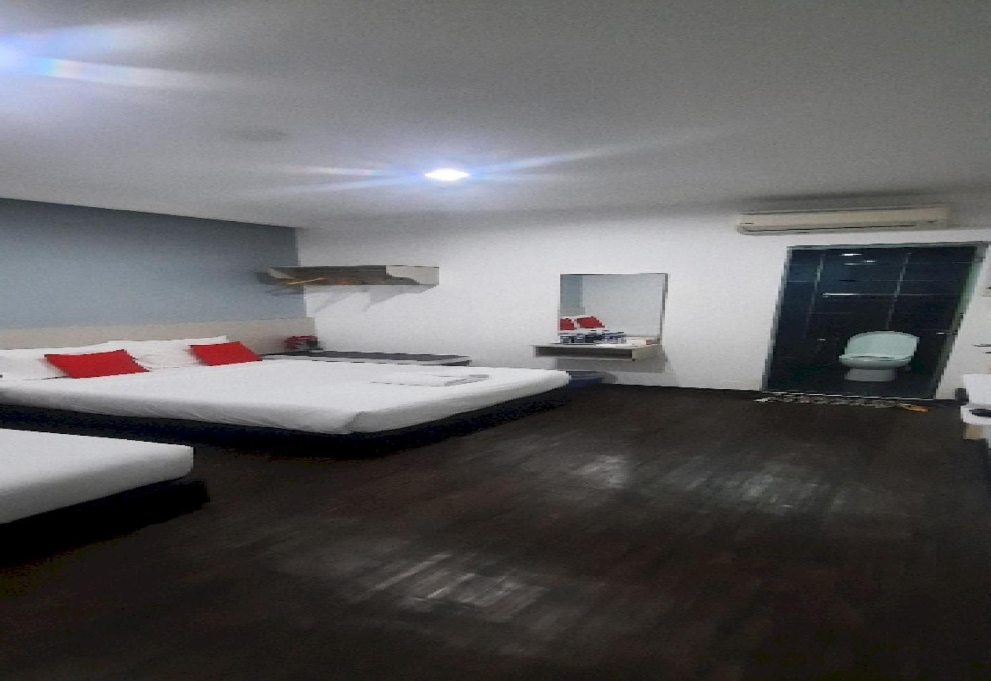Super Oyo 90724 Rg Hotel Air Hitam Zewnętrze zdjęcie