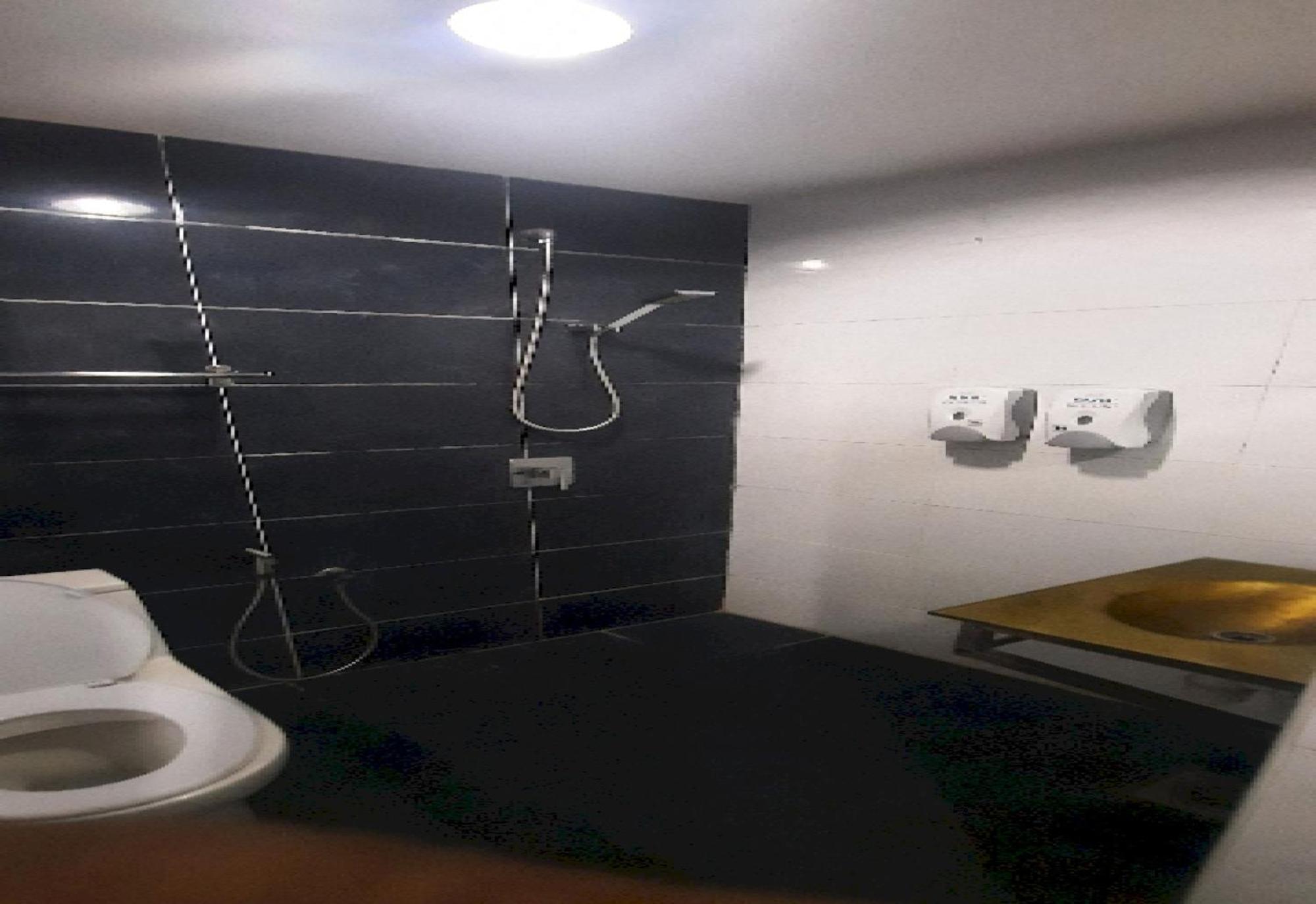 Super Oyo 90724 Rg Hotel Air Hitam Zewnętrze zdjęcie